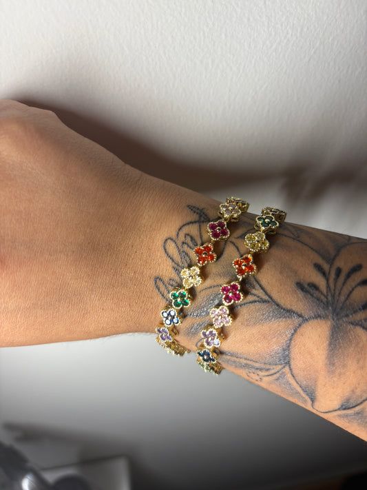A “Splash of Color” Clover Bracelet